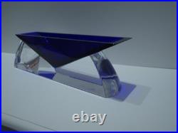 Rare Vase bas coupe bleu en de cristal Baccarat Vecteur sculpture