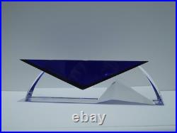 Rare Vase bas coupe bleu en de cristal Baccarat Vecteur sculpture