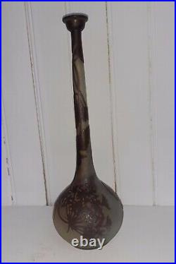 Rare grand vase à long col en pâte de verre signé Gallé