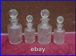 Rare magnifique ancien services a toilette 4 flacons en verre moulée baccarat