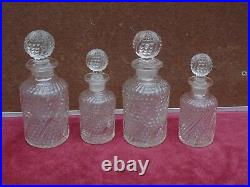 Rare magnifique ancien services a toilette 4 flacons en verre moulée baccarat