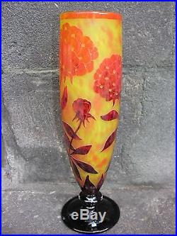 Rare vase Art Déco Le Verre Français Schneider à décor de Pivoines