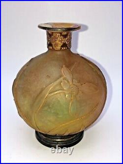 Rare vase boule signé Daum à l'or émaillé au col