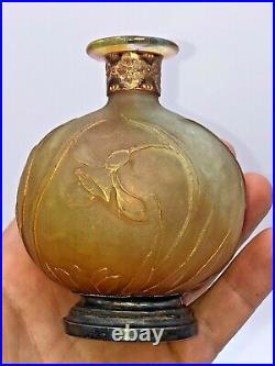 Rare vase boule signé Daum à l'or émaillé au col
