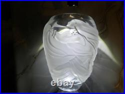 Rare vase cristal Art Nouveau décor de femme drapée signé. France / LALIQUE