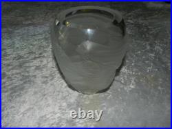 Rare vase cristal Art Nouveau décor de femme drapée signé. France / LALIQUE