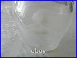Rare vase cristal Art Nouveau décor de femme drapée signé. France / LALIQUE