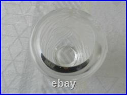 Rare vase cristal Art Nouveau décor de femme drapée signé. France / LALIQUE
