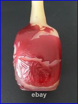 Rare vase en verre aux fraises signé Emile Galle