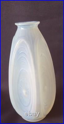 SABINO, très joli vase en verre opalescent, modèle Les Alvéoles