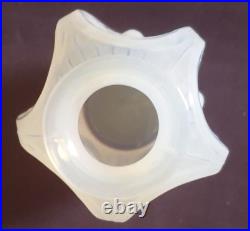 SABINO, très joli vase en verre opalescent, modèle Les Alvéoles