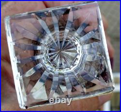 SAINT-LOUIS Vase Médicis Modèle Versailles en Cristal Doublé Violet Signé SAINT-LOUIS Vase Médicis Modèle Versailles en Cristal Doublé Violet Signé