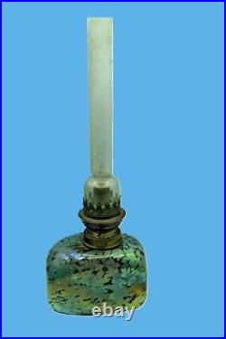 SUPERBE LAMPE A PETROLE VERRERIE signée MICHELE LUZORO