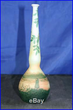 Soliflore vase pâte de verre à décor dégagé signature à identifier