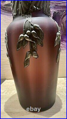 Superbe Vase Art Nouveau Travail autrichien Verre dépoli mauve et étain 1900