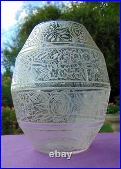 Superbe Vase En Cristal De Baccarat Grave De Roses Periode Art Deco Signe