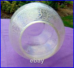 Superbe Vase En Cristal De Baccarat Grave De Roses Periode Art Deco Signe