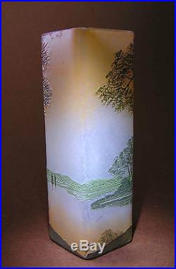 Superbe Vase de de LEGRAS & Décor à l'acide d'un paysage lacustre Signé en Camée