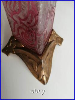 Superbe ancien vase art-nouveau Baccarat en verre dégagé à l'acide