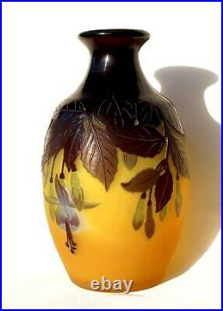 Superbe vase Gallé aux fuchsias era Daum 1900