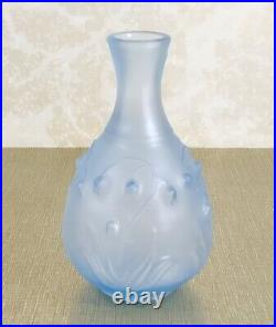 Superbe vase Muguet Art Nouveau verre pressé moulé bleu opaque. Ecole de Nancy