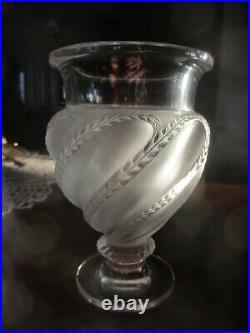 Superbe vase signé Lalique France