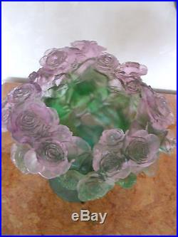 Tres Beau Vase Modele Roses De Daum Signe En Pate De Verre Neuf