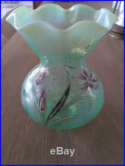 Très rare vase en verre émaillé signé Emile Gallé