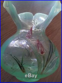 Très rare vase en verre émaillé signé Emile Gallé