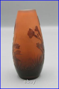 Très intéressant petit vase en pate de verre signé émile gallé