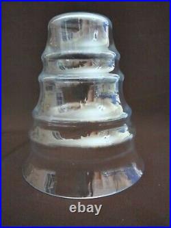 Très joli Vase coupe cristal de Baccarat de forme anneaux et évasée