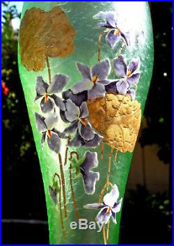 Très joli vase 1900 violettes au vent par Montjoye, era daum Galle legras