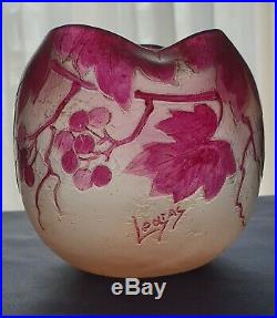Très joli vase boule signé Legras