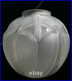 Très très rare vase boule blanc poli satiné A. HUNEBELLE Nymphéa ART DECO 1930