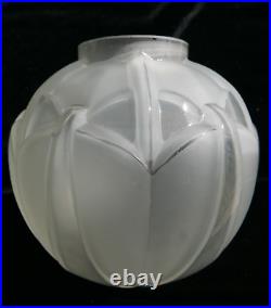 Très très rare vase boule blanc poli satiné A. HUNEBELLE Nymphéa ART DECO 1930