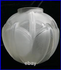 Très très rare vase boule blanc poli satiné A. HUNEBELLE Nymphéa ART DECO 1930