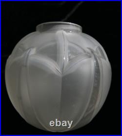 Très très rare vase boule blanc poli satiné A. HUNEBELLE Nymphéa ART DECO 1930