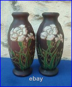 V51 Paire Vase Hexagonal Verre Violet Emaillé LEGRAS Decor Fleur Oeillet