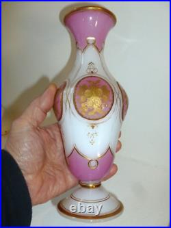 VASE balustre en opaline cristalerie Clichy-la-Garenne