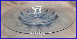 VERLYS grande coupe en verre bleu signé
