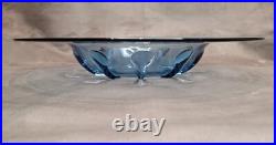 VERLYS grande coupe en verre bleu signé