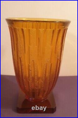 VERLYS, joli vase en verre moulé pressé or, modèle Les Lances
