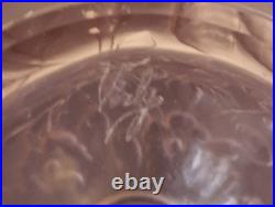 VERLYS, rare vase en verre moulé pressé couleur lilas, modèle Les Eglantines VERLYS, rare vase en verre moulé pressé couleur lilas, modèle Les Eglantines
