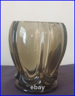 VERLYS, vase en verre moulé pressé fumé, modèle Les Godrons