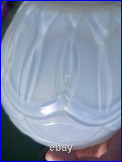 Vase ART DECO verre opalescent A. HUNEBELLE modèle PÉTALES boule Collection