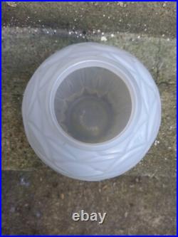 Vase ART DECO verre opalescent A. HUNEBELLE modèle PÉTALES boule Collection
