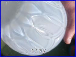 Vase ART DECO verre opalescent A. HUNEBELLE modèle PÉTALES boule Collection
