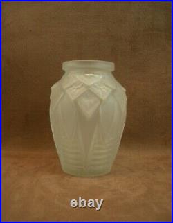 Vase Art Deco Ancien En Verre Moule Presse Signe Muller Luneville