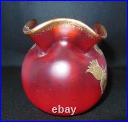 Vase Art Nouveau Legras verre rouge émaillé à l'Or fin, décors de noisetiers