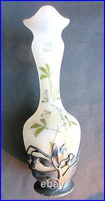 Vase Art Nouveau verre opaque émaillé, armature en étain signée WMF Les Cerises